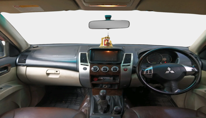 2014 Mitsubishi Pajero Sport Anniversary Edition 4x4, Diesel, Manual, 1,11,921 km, interior