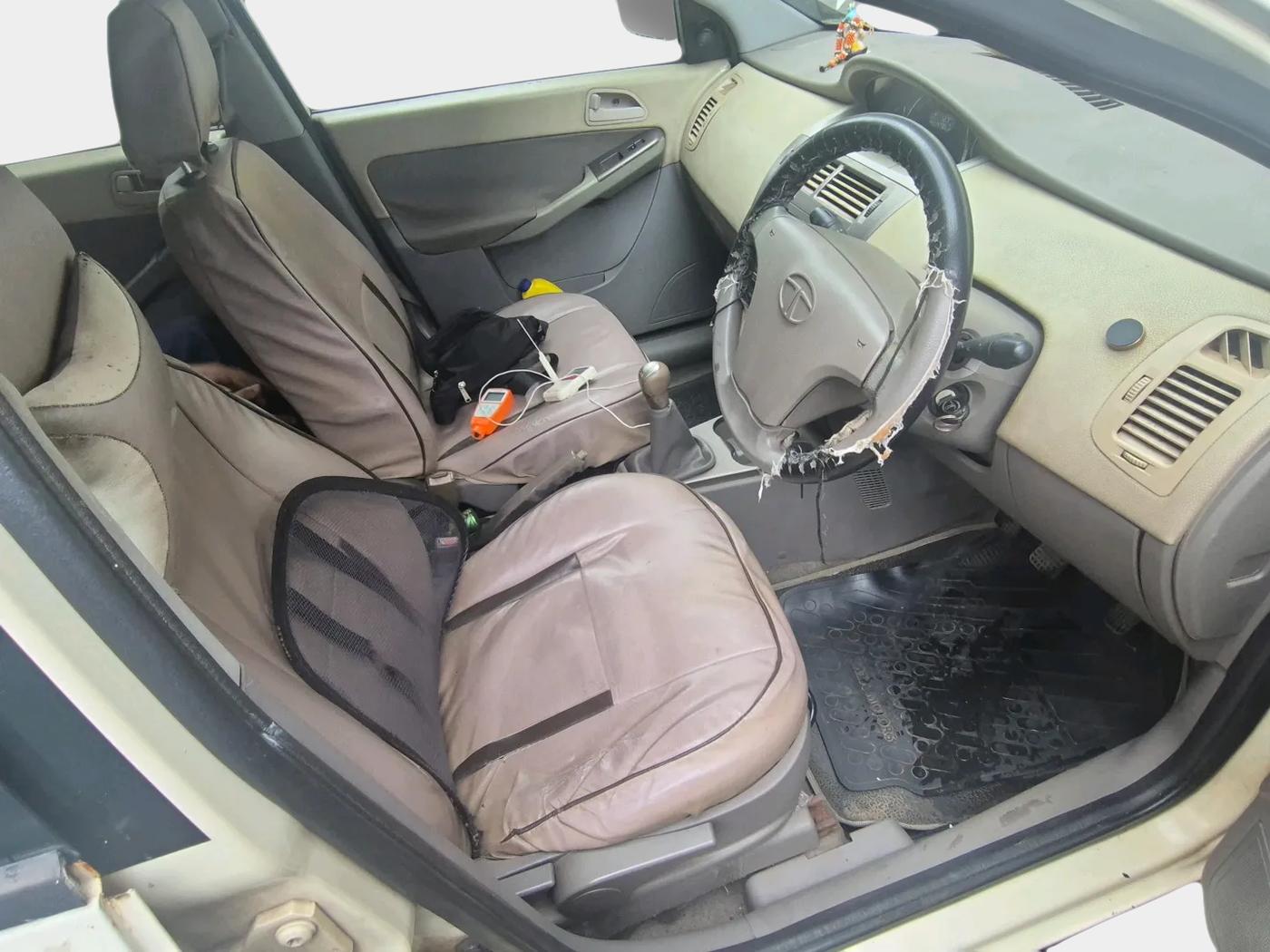 2010 Tata Indica Vista AURA SAFIRE, Petrol, Manual, 1,17,435 km, interior