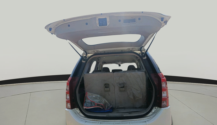 2017 Mahindra XUV500 W8 AWD, Diesel, Manual, 1,09,618 km, exterior