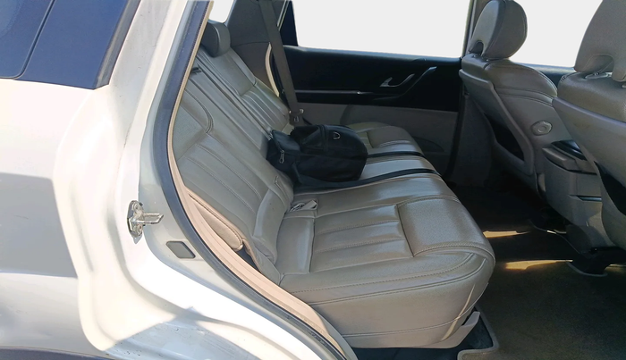 2017 Mahindra XUV500 W8 AWD, Diesel, Manual, 1,09,618 km, interior