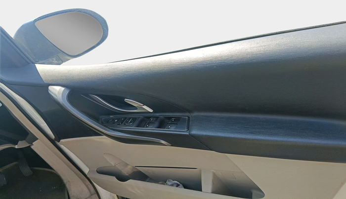 2017 Mahindra XUV500 W8 AWD, Diesel, Manual, 1,09,618 km, interior