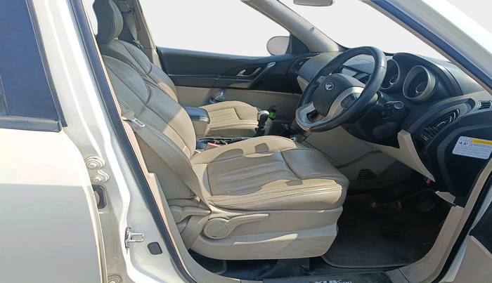 2017 Mahindra XUV500 W8 AWD, Diesel, Manual, 1,09,618 km, interior