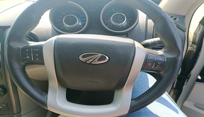 2017 Mahindra XUV500 W8 AWD, Diesel, Manual, 1,09,618 km, interior