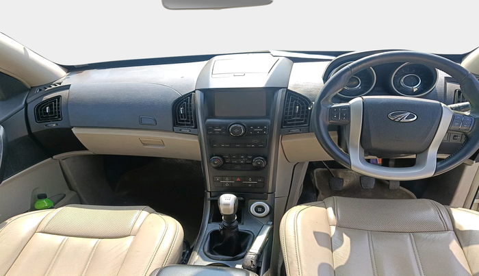 2017 Mahindra XUV500 W8 AWD, Diesel, Manual, 1,09,618 km, interior