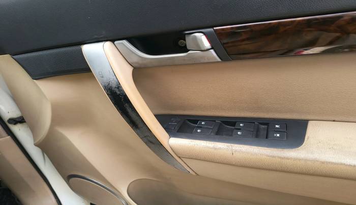 2011 Chevrolet Captiva LTZ AWD AT, Diesel, Automatic, 1,74,411 km, interior