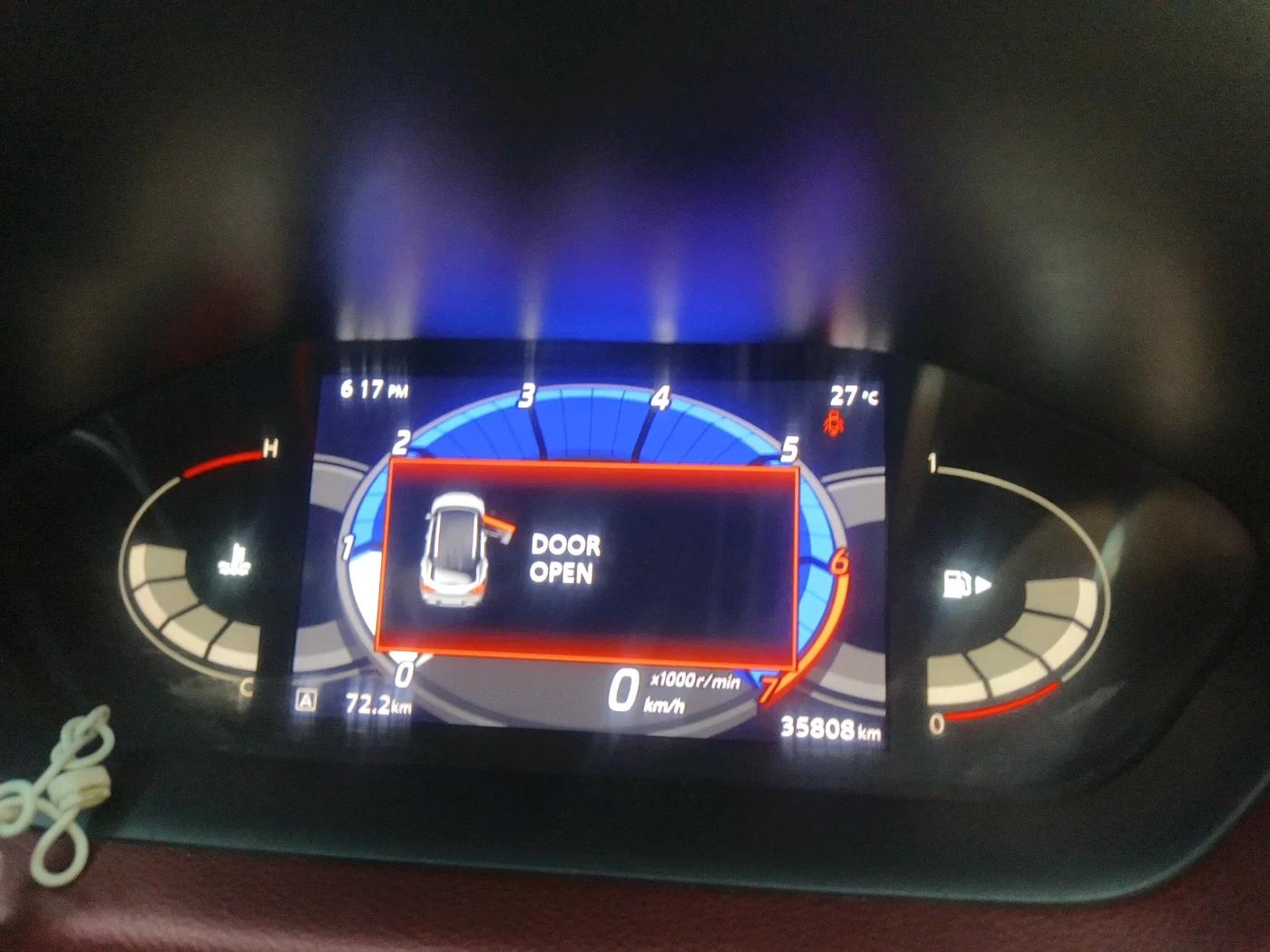 2022 Nissan MAGNITE XV RED EDITION, CNG, Manual, 36,895 km, interior