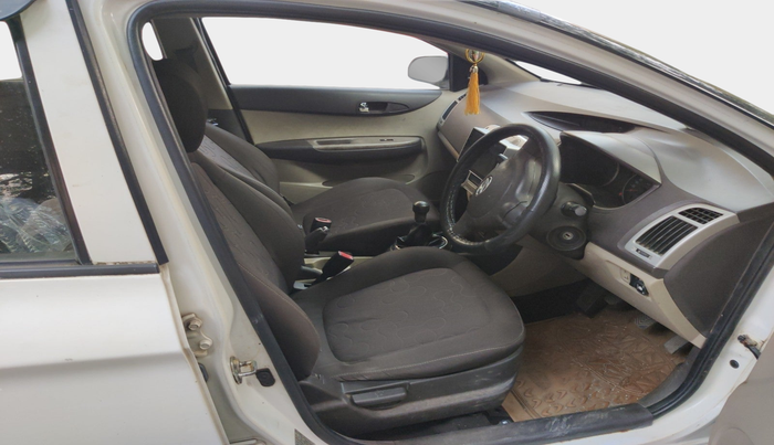 2011 Hyundai i20 MAGNA 1.2, Petrol, Manual, 1,06,309 km, interior