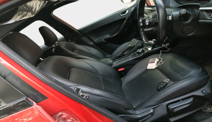 2023 Tata NEXON FEARLESS + SUNROOF AMT DUAL TONE 1.5 DIESEL, Diesel, Automatic, 28,191 km, interior