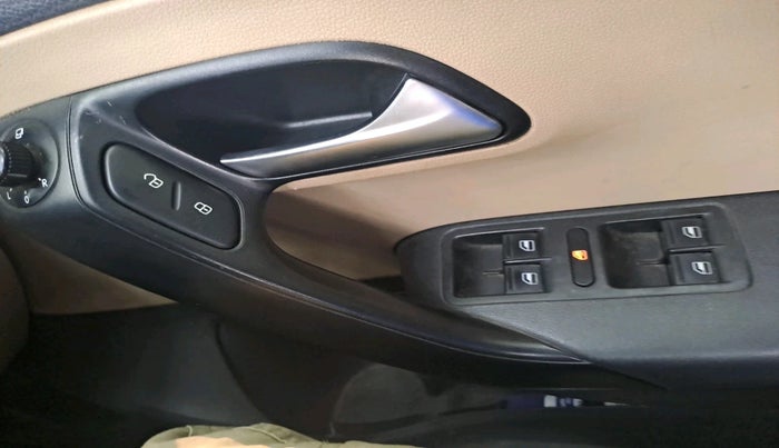 2016 Volkswagen Ameo HIGHLINE DSG 1.5 DIESEL , Diesel, Automatic, 1,24,463 km, interior