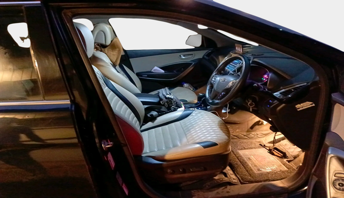 2016 Hyundai Santa Fe 2 WD AT, Diesel, Automatic, 1,33,161 km, interior