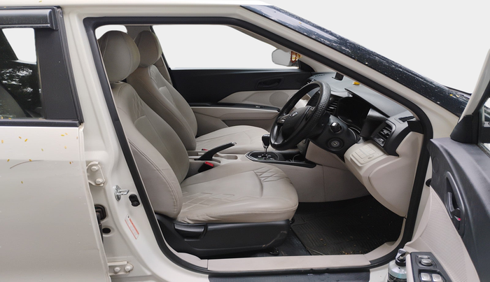 2022 Mahindra XUV300 W6 1.2 PETROL AMT, Petrol, Automatic, 38,420 km, interior