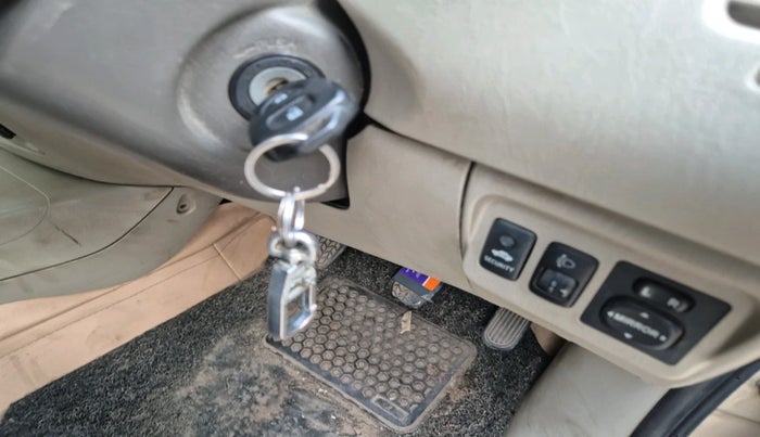 2011 Toyota Innova 2.5 G2 8STR, Diesel, Manual, 1,34,624 km, interior