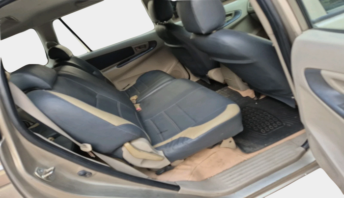 2011 Toyota Innova 2.5 G2 8STR, Diesel, Manual, 1,34,624 km, interior