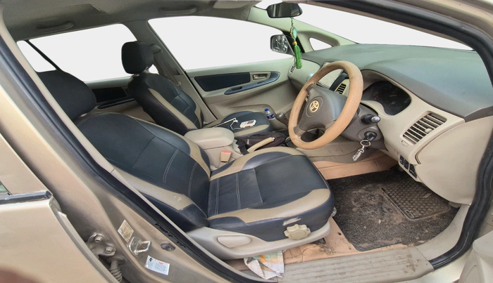 2011 Toyota Innova 2.5 G2 8STR, Diesel, Manual, 1,34,624 km, interior