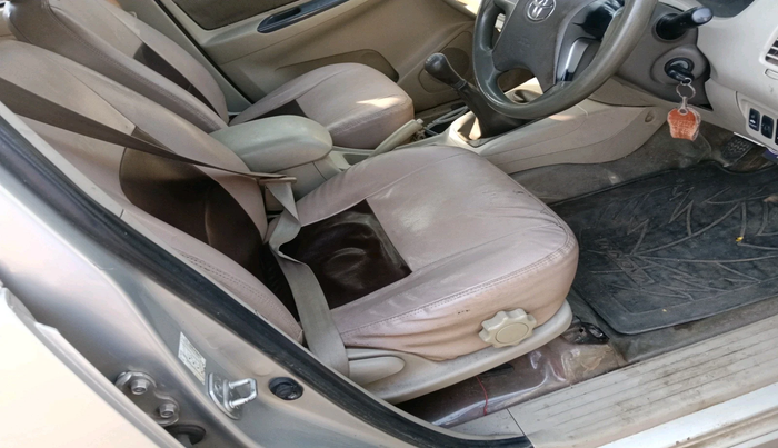 2012 Toyota Innova GX 2.5 7 STR, Diesel, Manual, 2,02,982 km, interior