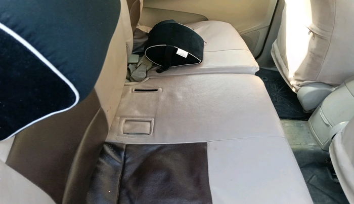 2012 Toyota Innova GX 2.5 7 STR, Diesel, Manual, 2,02,982 km, interior