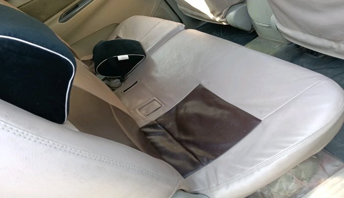 2012 Toyota Innova GX 2.5 7 STR, Diesel, Manual, 2,02,982 km, interior