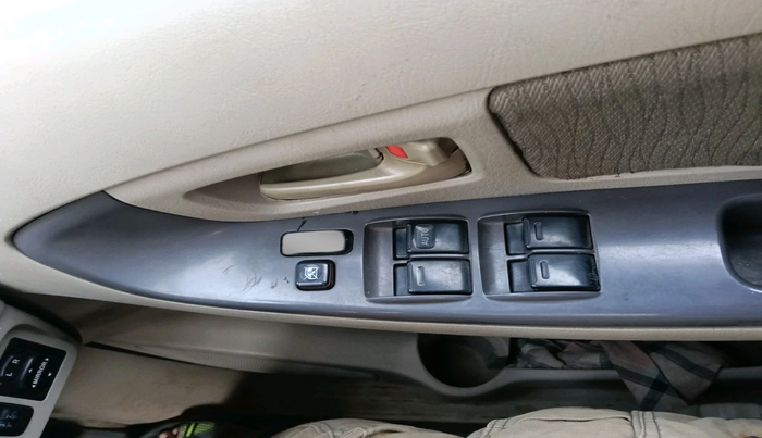 2012 Toyota Innova GX 2.5 7 STR, Diesel, Manual, 2,02,982 km, interior