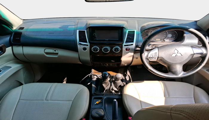 2013 Mitsubishi Pajero Sport 2.5 MT 4X4, Diesel, Manual, 83,564 km, interior