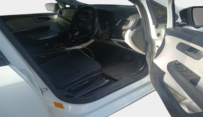 2024 Tata ALTROZ XZA + SUNROOF, Petrol, Automatic, 10,816 km, interior