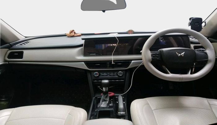 2023 Mahindra XUV700 AX 5 D AT 7 STR, Diesel, Automatic, 29,747 km, interior