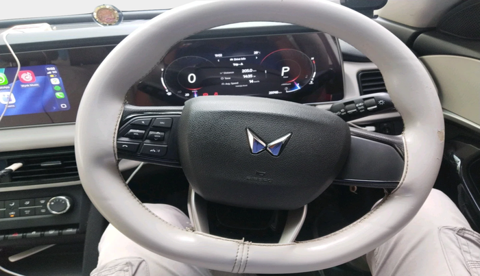 2023 Mahindra XUV700 AX 5 D AT 7 STR, Diesel, Automatic, 29,747 km, interior