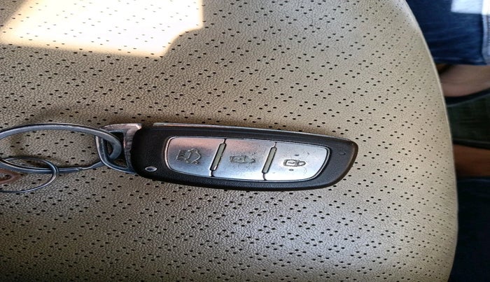 2015 Hyundai Verna FLUIDIC 1.6 CRDI SX 4S, Diesel, Manual, 40,210 km, interior