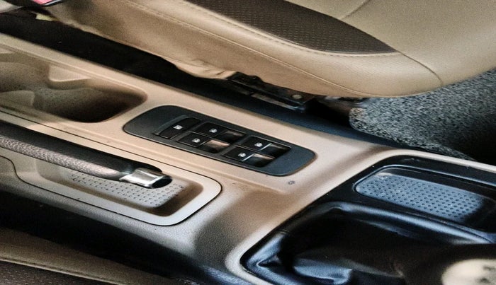 2016 Mahindra TUV300 T8, Diesel, Manual, 1,69,398 km, interior