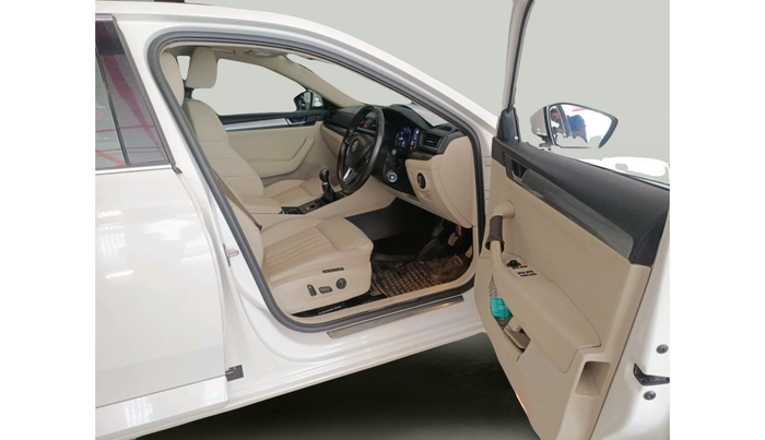 2017 Skoda Superb STYLE 1.8 TSI MT, Petrol, Manual, 40,953 km, interior