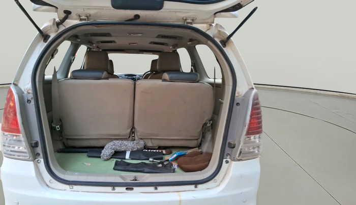 2011 Toyota Innova V 2.5 7 STR, Diesel, Manual, 2,61,437 km, exterior