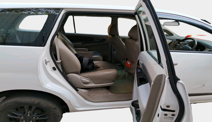 2011 Toyota Innova V 2.5 7 STR, Diesel, Manual, 2,61,437 km, interior