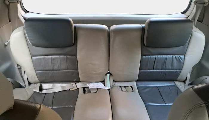 2011 Toyota Innova V 2.5 7 STR, Diesel, Manual, 2,61,437 km, interior