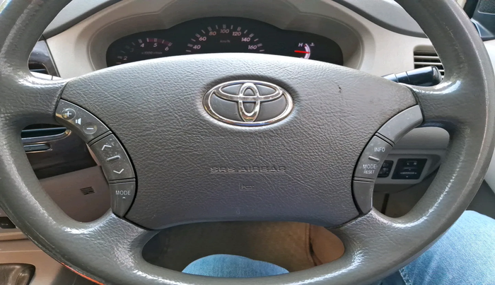 2011 Toyota Innova V 2.5 7 STR, Diesel, Manual, 2,61,437 km, interior