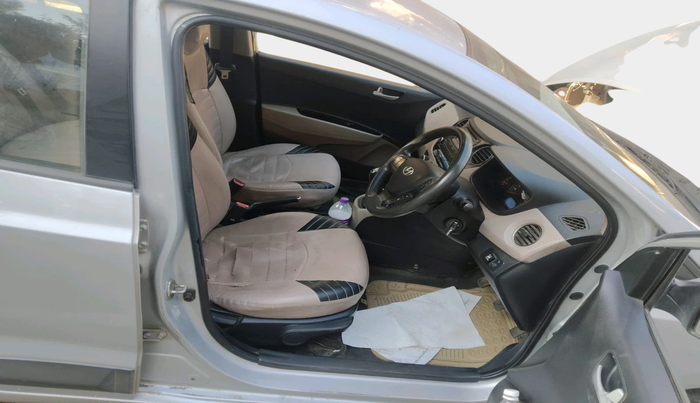 2015 Hyundai Xcent S (O) 1.2, Petrol, Manual, 1,43,952 km, interior