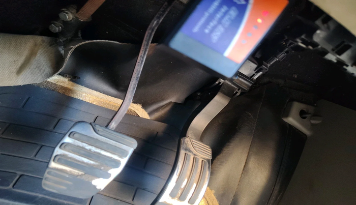 2016 Mahindra XUV500 W10, Diesel, Manual, 1,46,887 km, interior