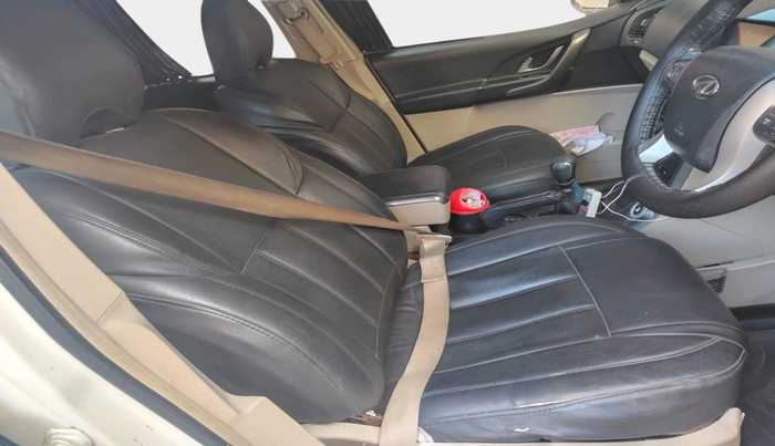 2016 Mahindra XUV500 W10, Diesel, Manual, 1,46,887 km, interior