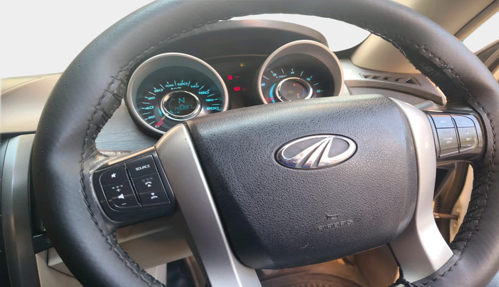 2016 Mahindra XUV500 W10, Diesel, Manual, 1,46,887 km, interior