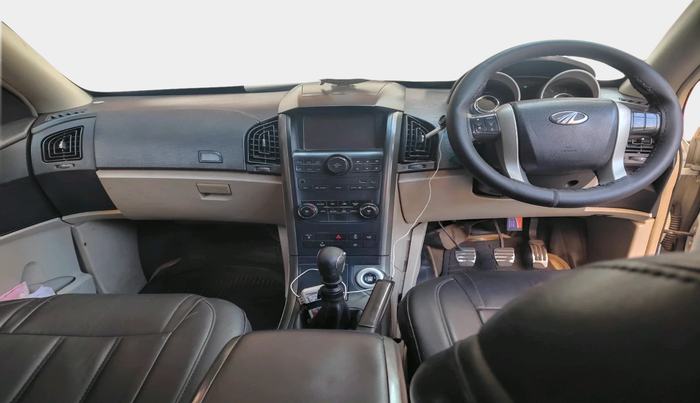 2016 Mahindra XUV500 W10, Diesel, Manual, 1,46,887 km, interior