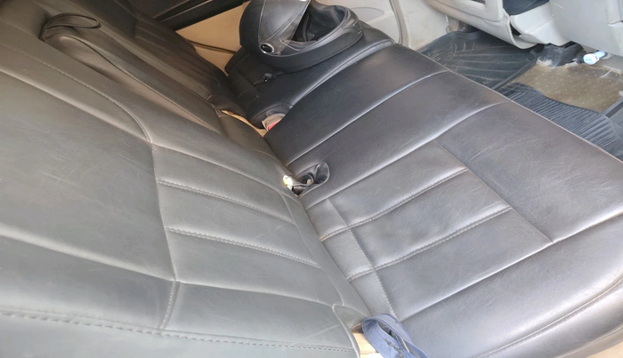 2016 Mahindra XUV500 W10, Diesel, Manual, 1,46,887 km, interior