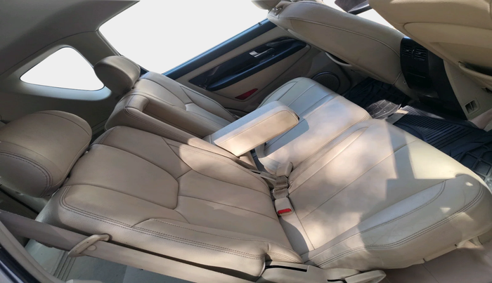 2015 Ssangyong Rexton RX7, Diesel, Automatic, 1,14,051 km, interior