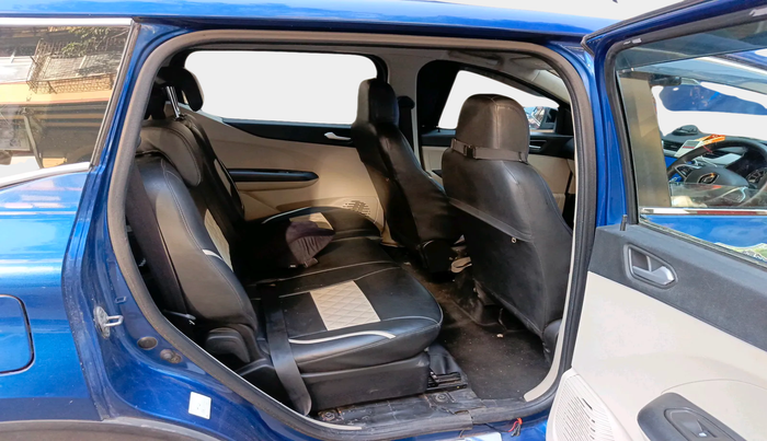 2022 Renault TRIBER RXZ AMT, Petrol, Automatic, 43,592 km, interior