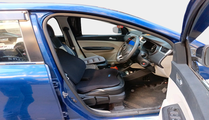 2022 Renault TRIBER RXZ AMT, Petrol, Automatic, 43,592 km, interior