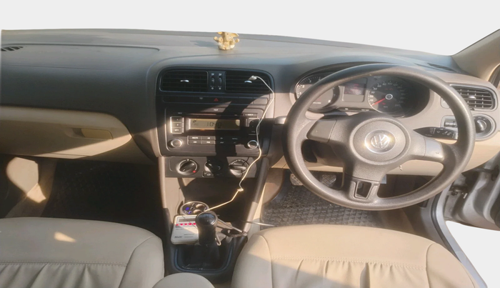 2012 Volkswagen Vento COMFORTLINE 1.6, Petrol, Manual, 1,04,890 km, interior