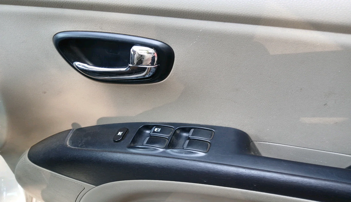 2013 Hyundai i10 MAGNA 1.1, Petrol, Manual, 65,104 km, interior