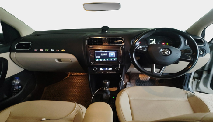 2016 Skoda Rapid 1.6 MPI STYLE AT, Petrol, Automatic, 74,472 km, interior