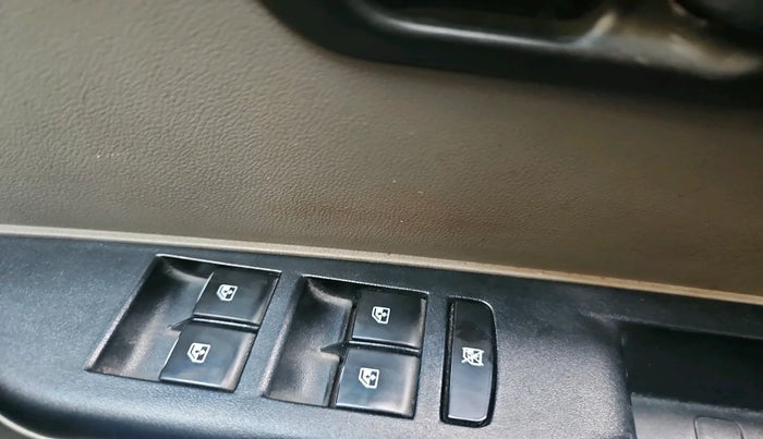 2016 Mahindra Kuv100 K6 6 STR, Petrol, Manual, 57,149 km, interior