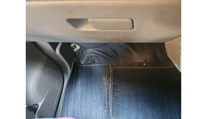 2016 Mahindra Kuv100 K6 6 STR, Petrol, Manual, 57,149 km, interior