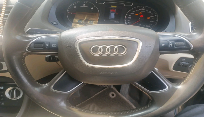 2013 Audi Q3 2.0 TDI QUATTRO, Diesel, Automatic, 1,83,873 km, interior