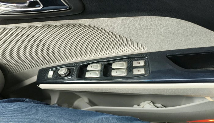 2020 Mahindra XUV300 W8 1.2 PETROL, Petrol, Manual, 22,363 km, interior