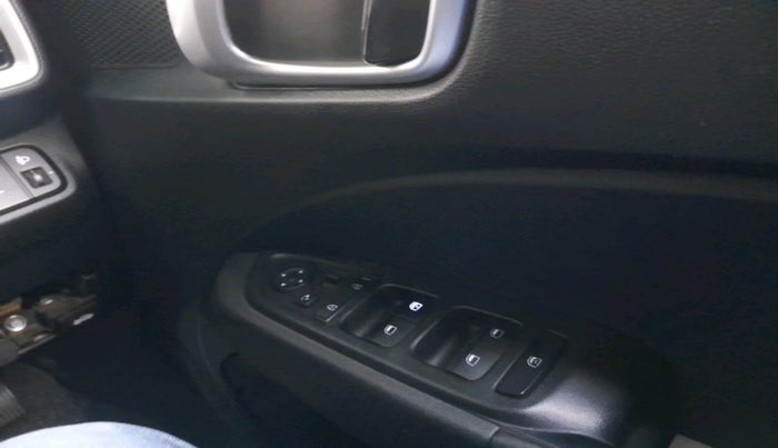 2019 Hyundai VENUE SX(O) 1.4 CRDI, Diesel, Manual, 1,32,531 km, interior